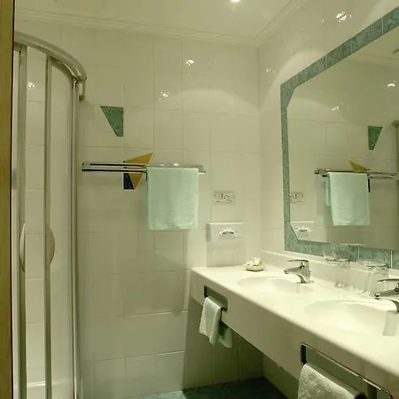 Hotel Familienhotel Moos-alm 4*